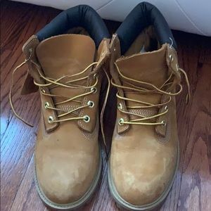 Size 6y (big kids) timberlands